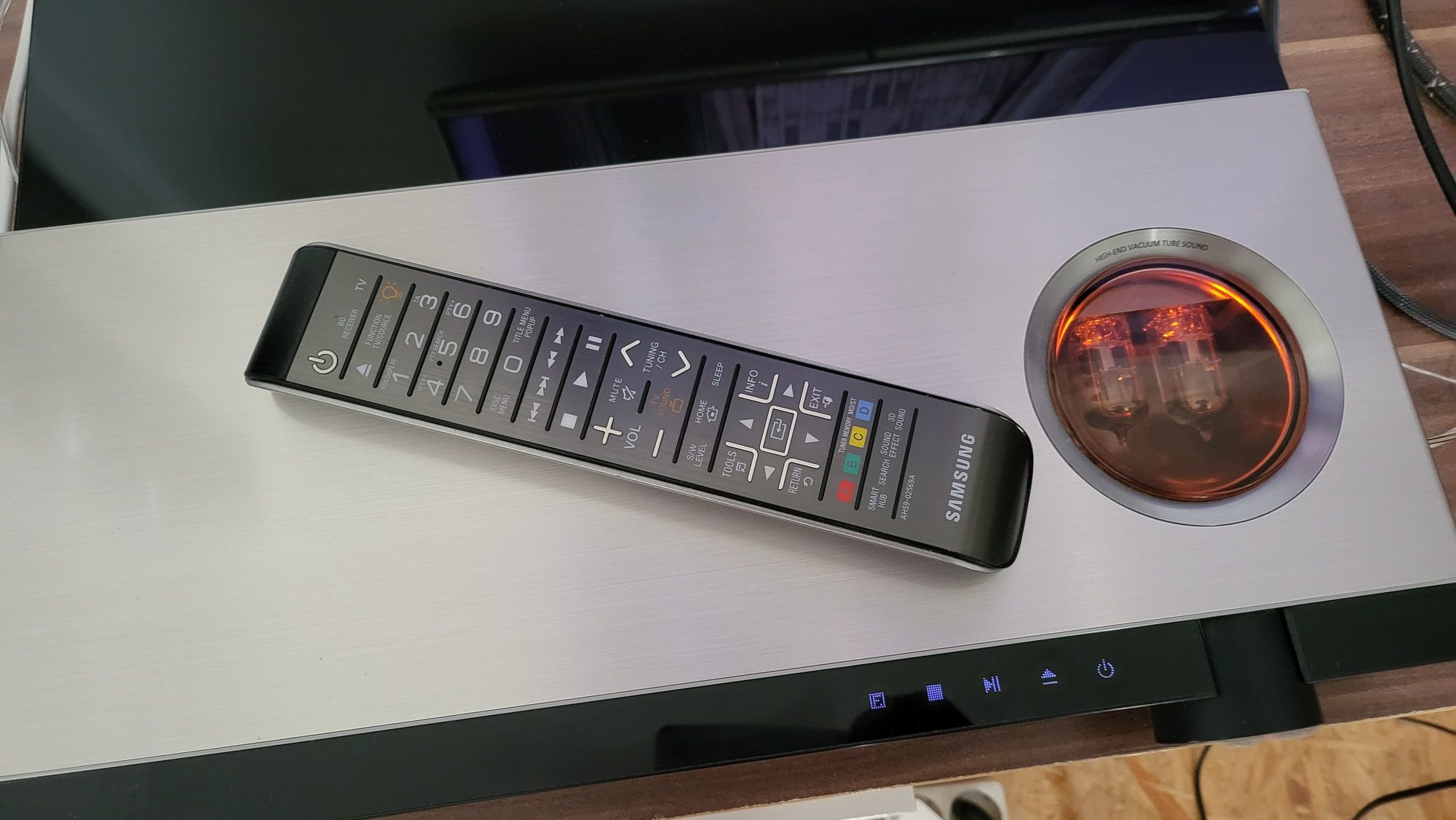 Samsung HT-F9750W - 7.1, 3D, przedwzmacniacz lampowy, Wi-Fi, BT, Smart