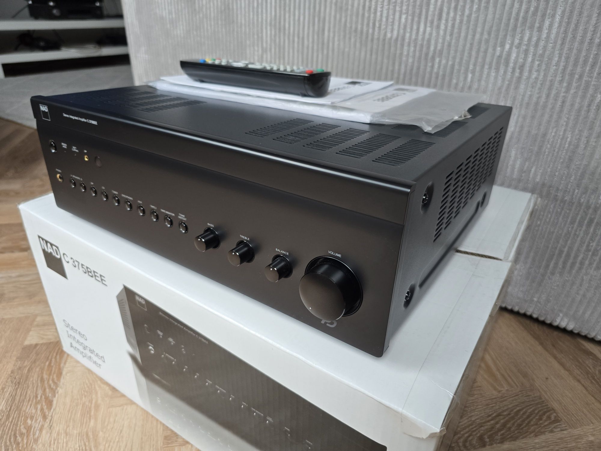 NAD c375 bee wzmacniacz zintegrowany