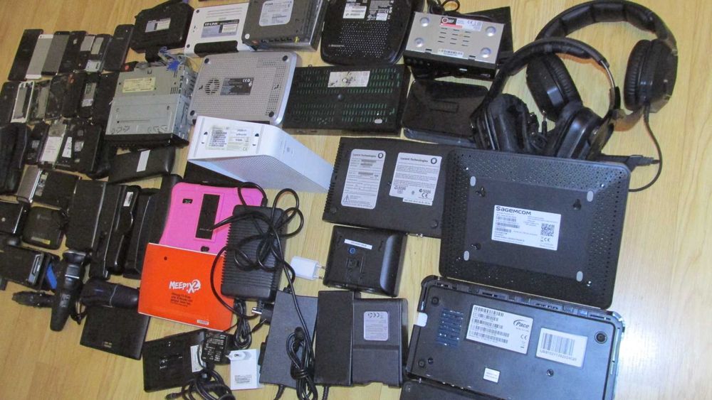 Routery telefony nawigacje tablety słuchawki i inne ok 71szt