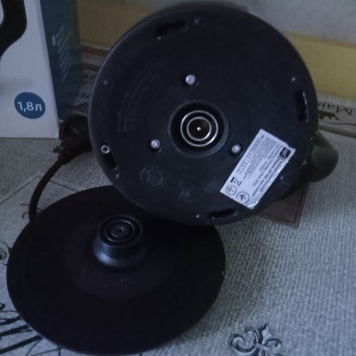 Електричний чайник на 1,8 літра