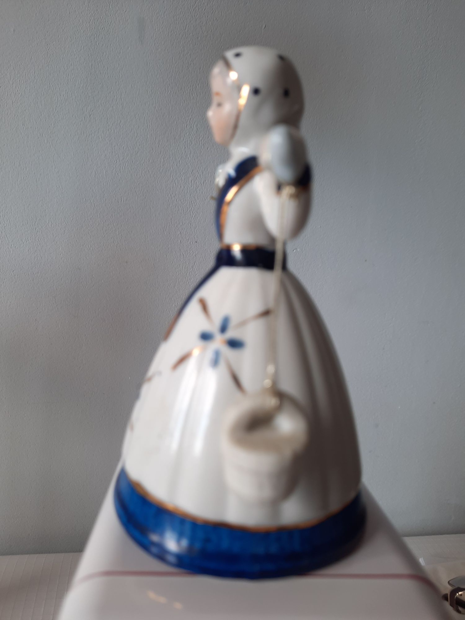 Figurka z porcelany, gong dla wzniesienia toa