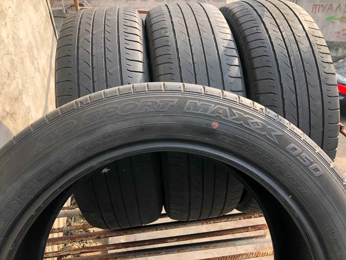 Літні шини Dunlop SP Sport MAXX 050 235/55 R20 102V