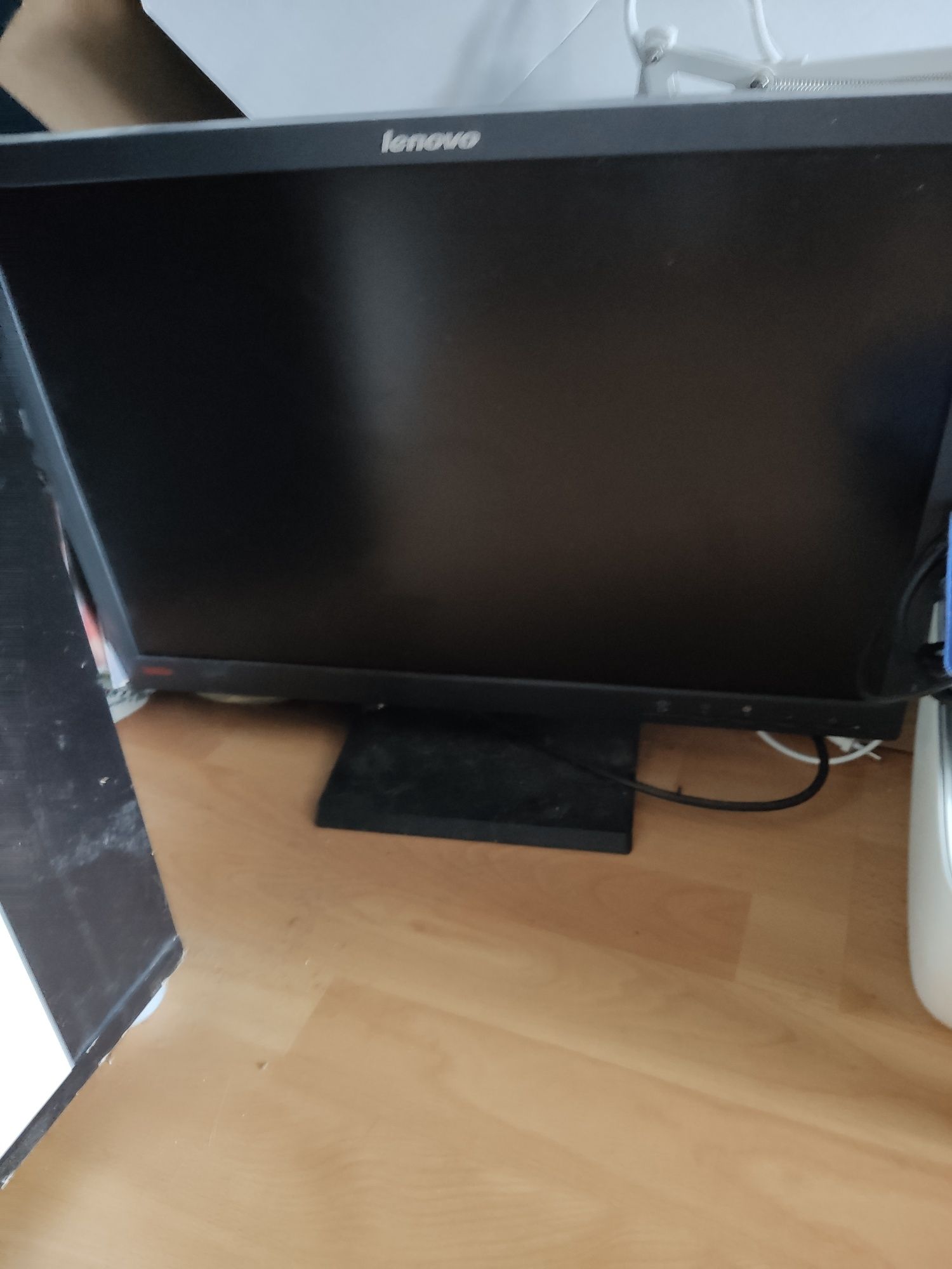 Monitory 22 24 cale