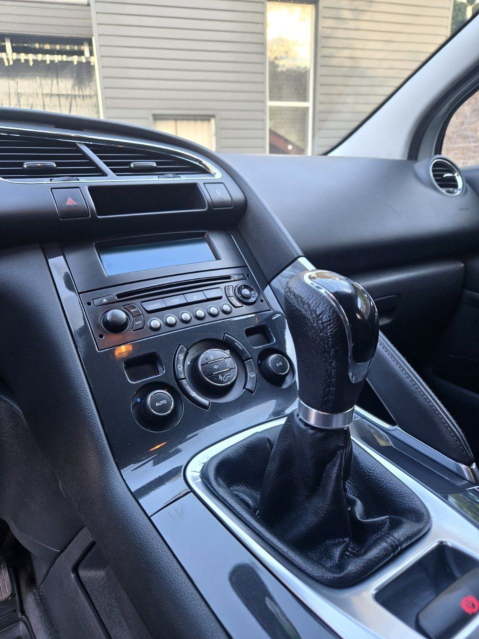 Продам Пежо 3008 1.6 MPI