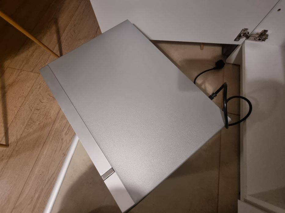 Zadbana mikrofalówka whirpool