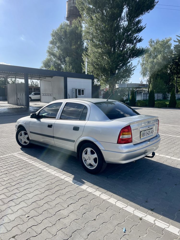 Продам сімейний автомобіль в гарному стані.