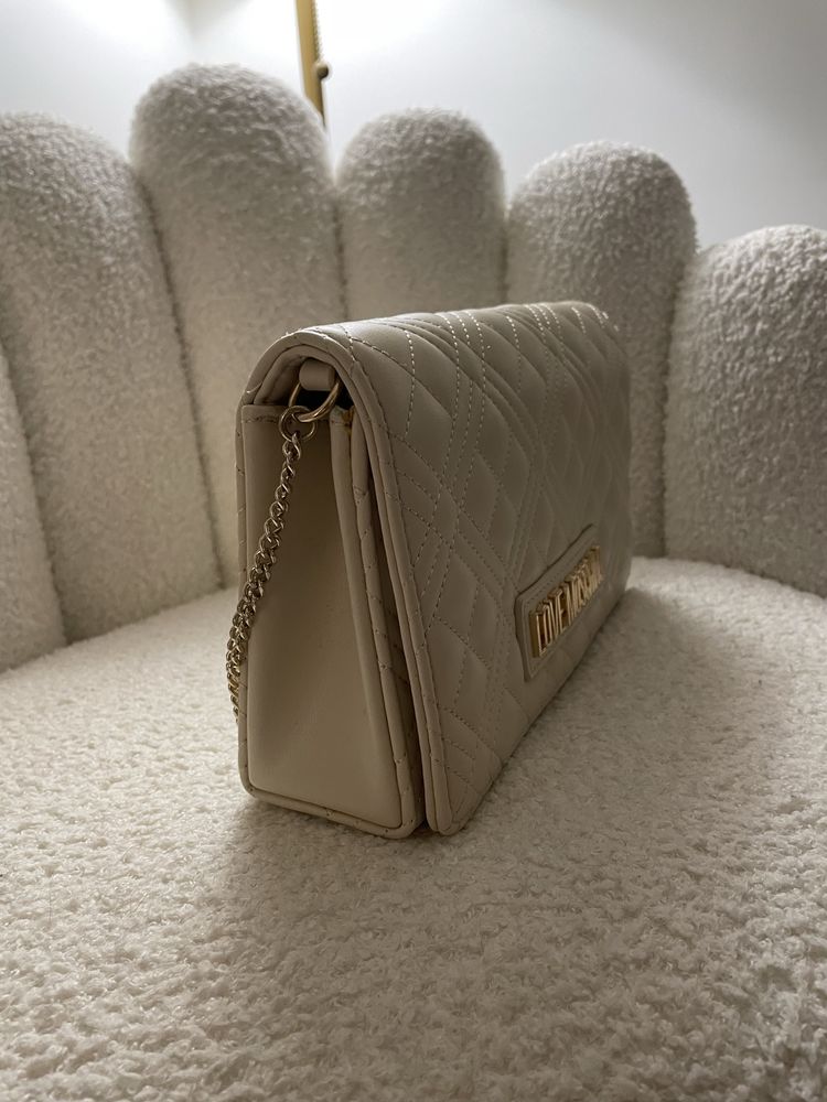Love Moschino Smart Daily kremowa torebka pikowana kopertówka ekoskóra