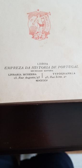 Vendo biblia em 3 volumes muito antiga em muito bom estado