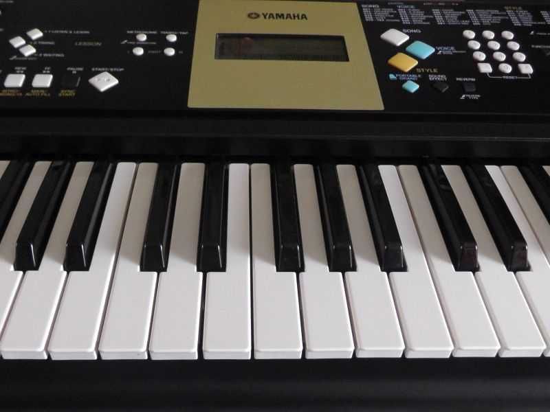 Keyboard Cyfrowy Yamaha YPT-220 Funkcja Lekcji MIDI LCD
