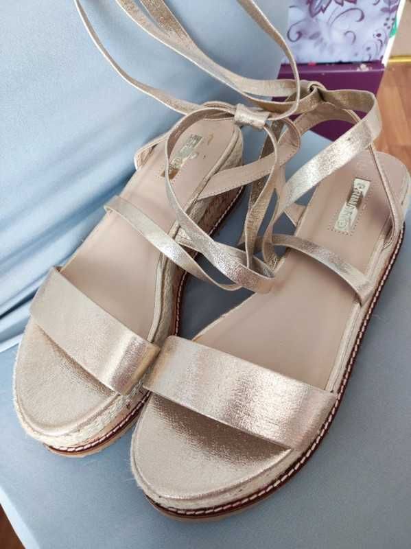 Primark r 41 ciekawe sandały wiązane na łydce