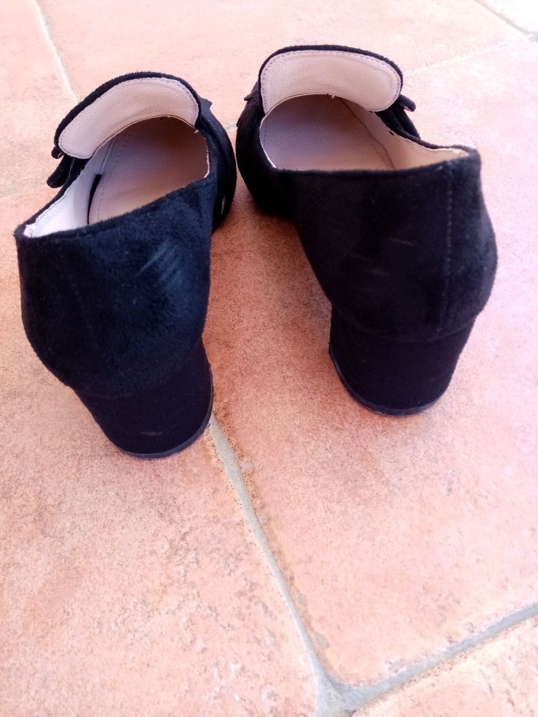 Sapatos pretos em camurça 36