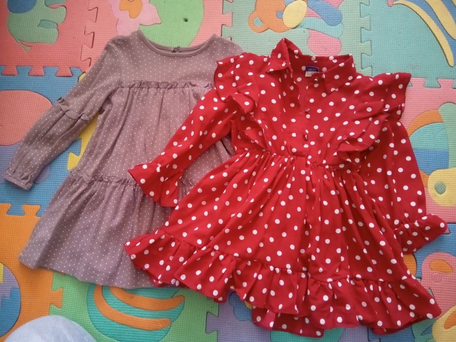 Віддам для дівчинки плаття, куртки