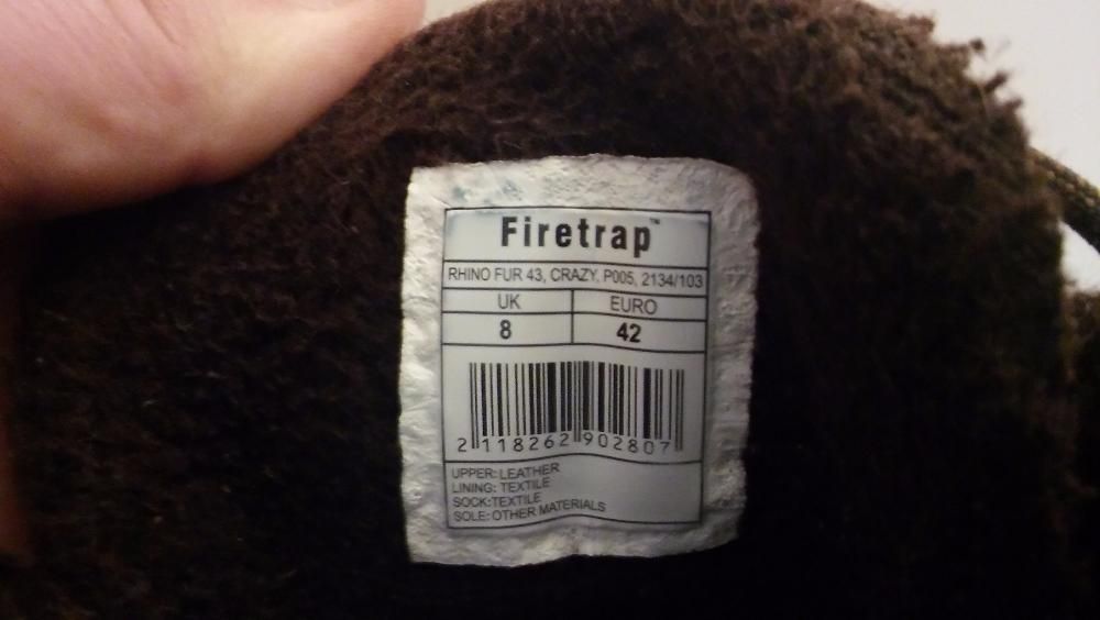 Botas em pele com pelo por dentro