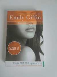 Dziecioodporna Emily Giffin Literatura piękna