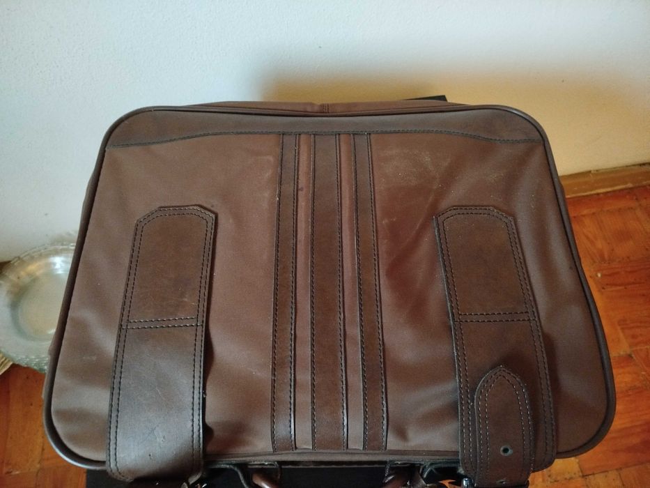 Mala de viagem muito antiga