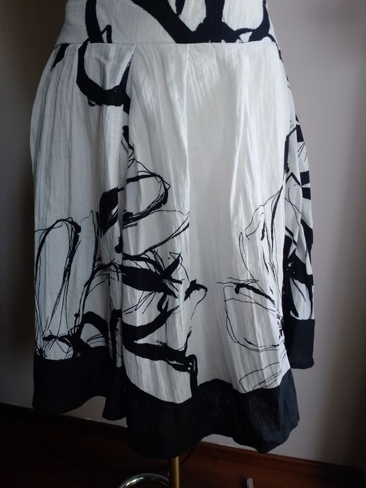 Spódnica na lato, z koła, czarno biała, idealny stan, rozmiar 40