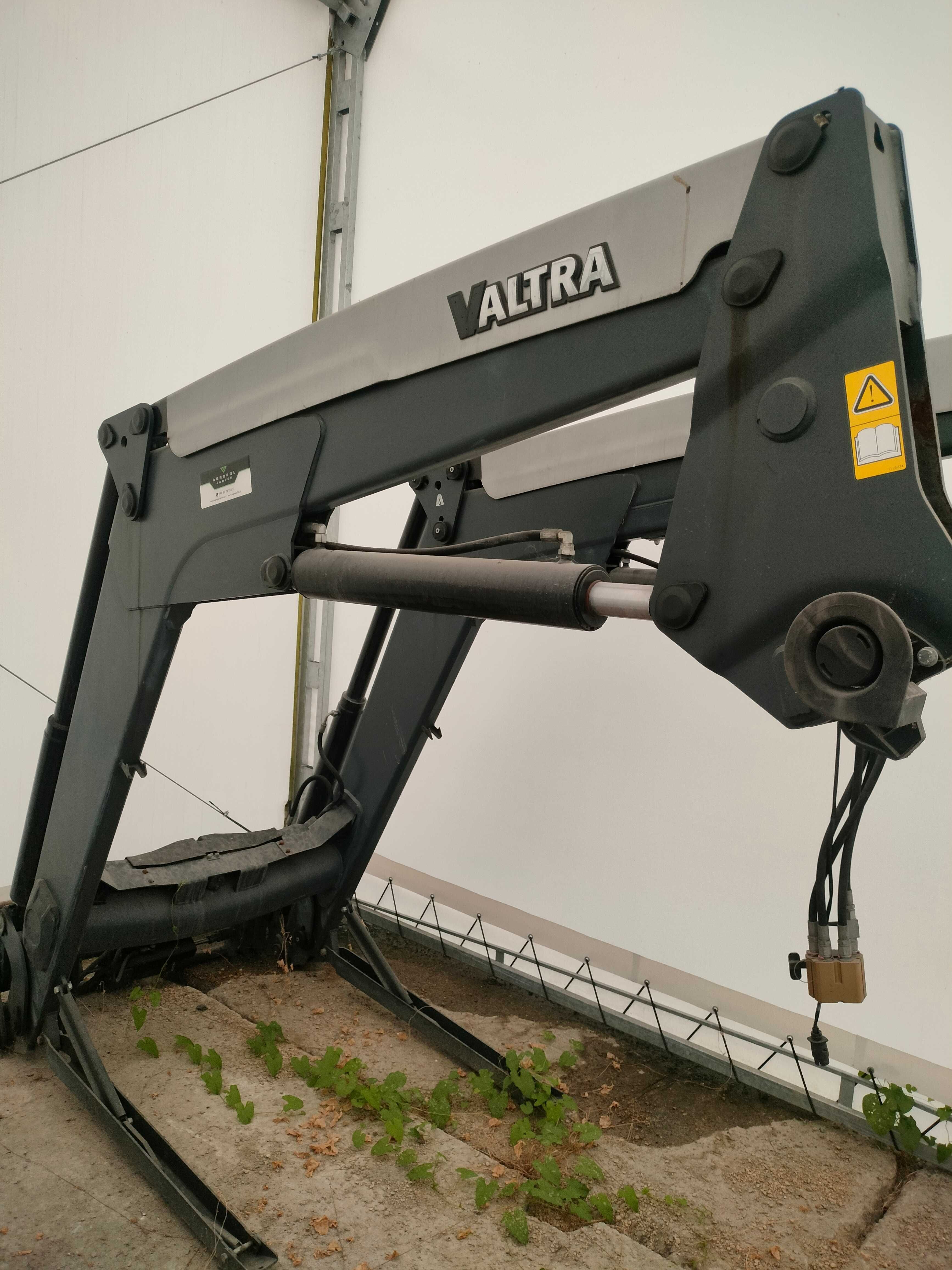 VALTRA t174 activ z ładowaczem fabrycznym