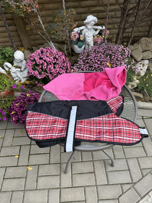 Одяг для великоі собаки і для маленькоі.