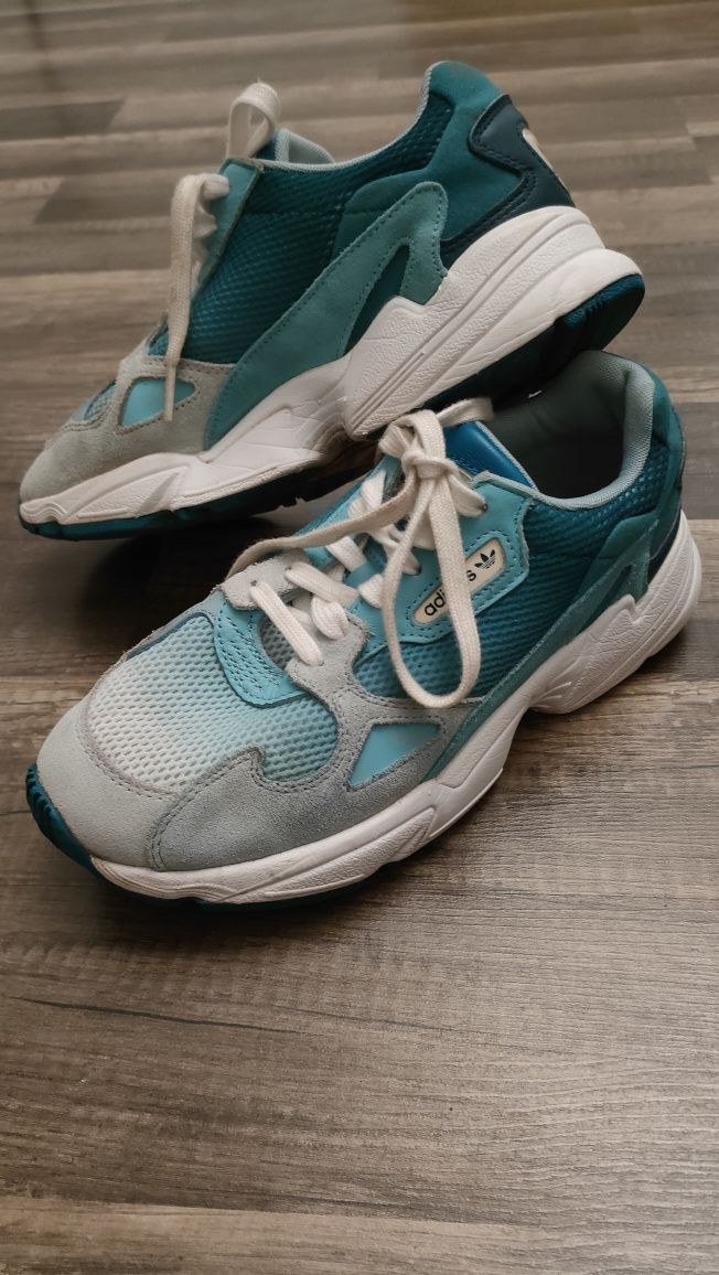 sportowe buty Adidas FALCON  39 1/3 w super stanie