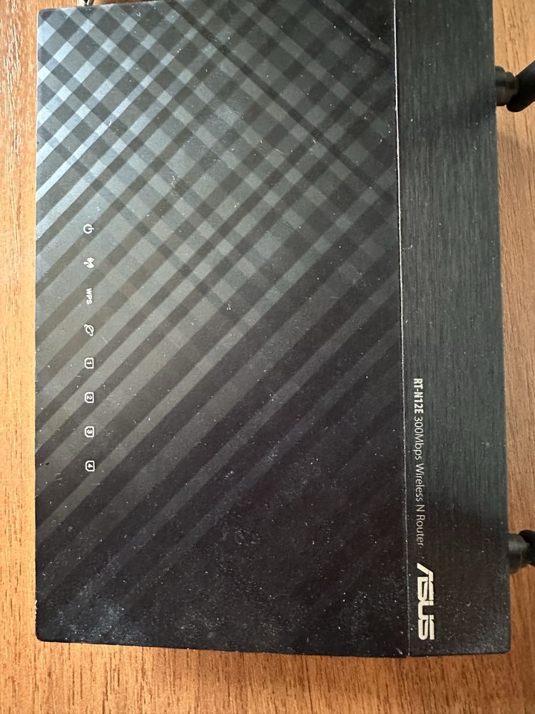 Роутер ASUS RT-N12E