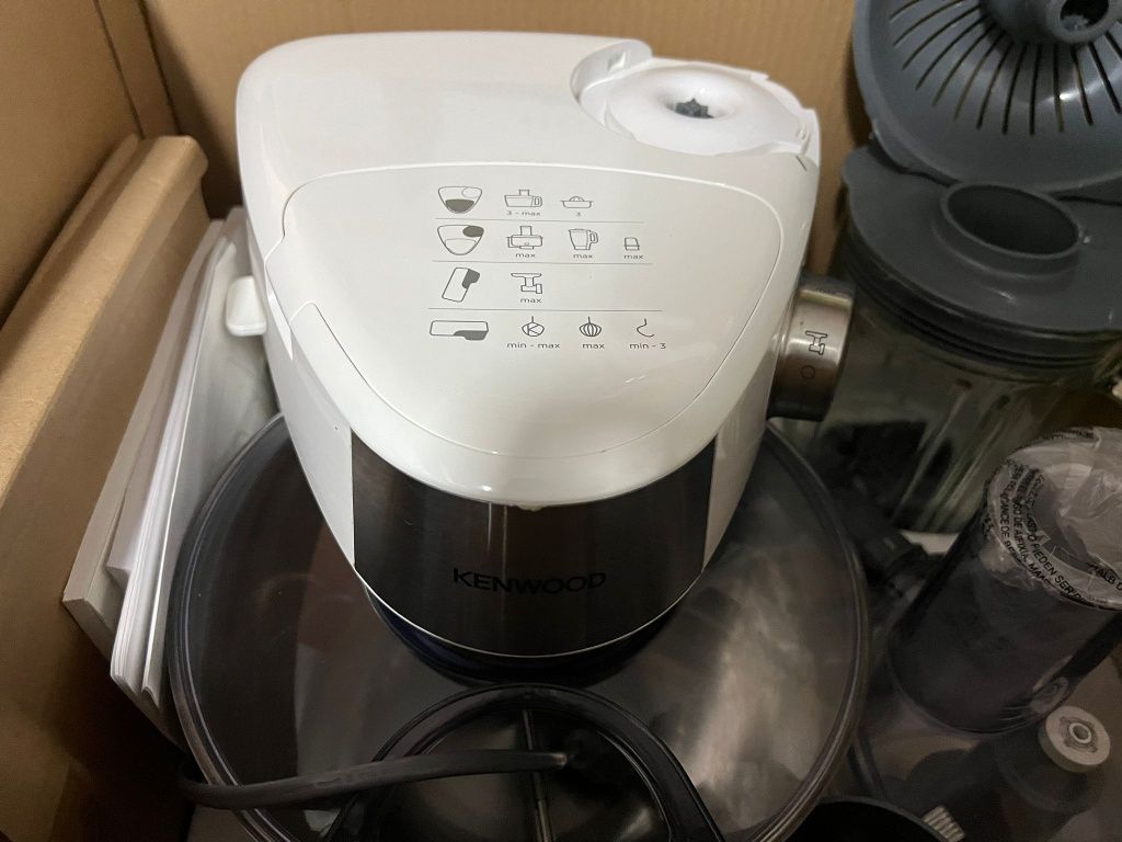 Robo de cozinhs KENWOOD4,3l 1000w 9 acessorios