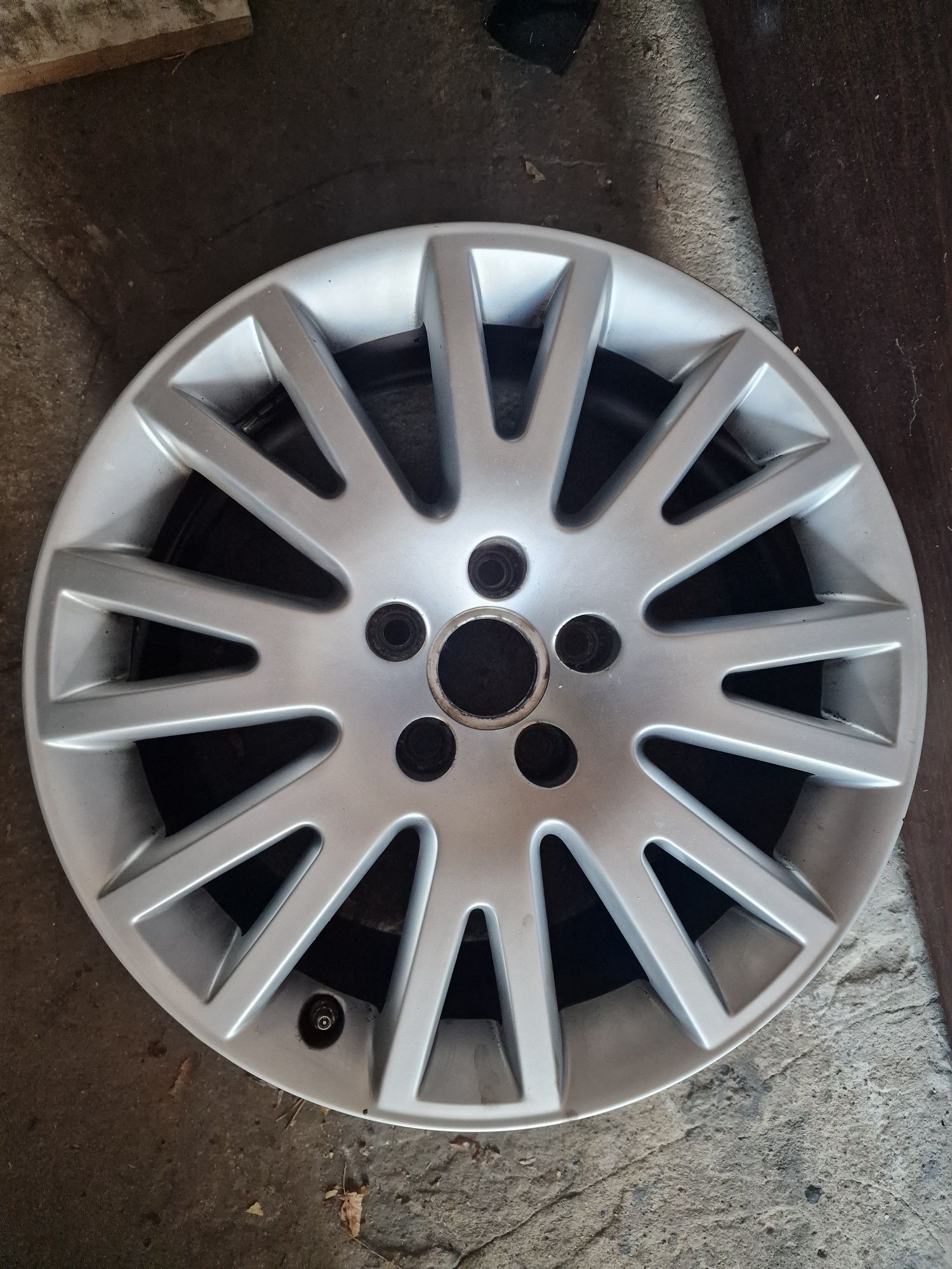 Felga alufelga 17 AUDI A6 C6 A4 B7 7.5Jx17 H2 ET45 aluminiowa z oponą