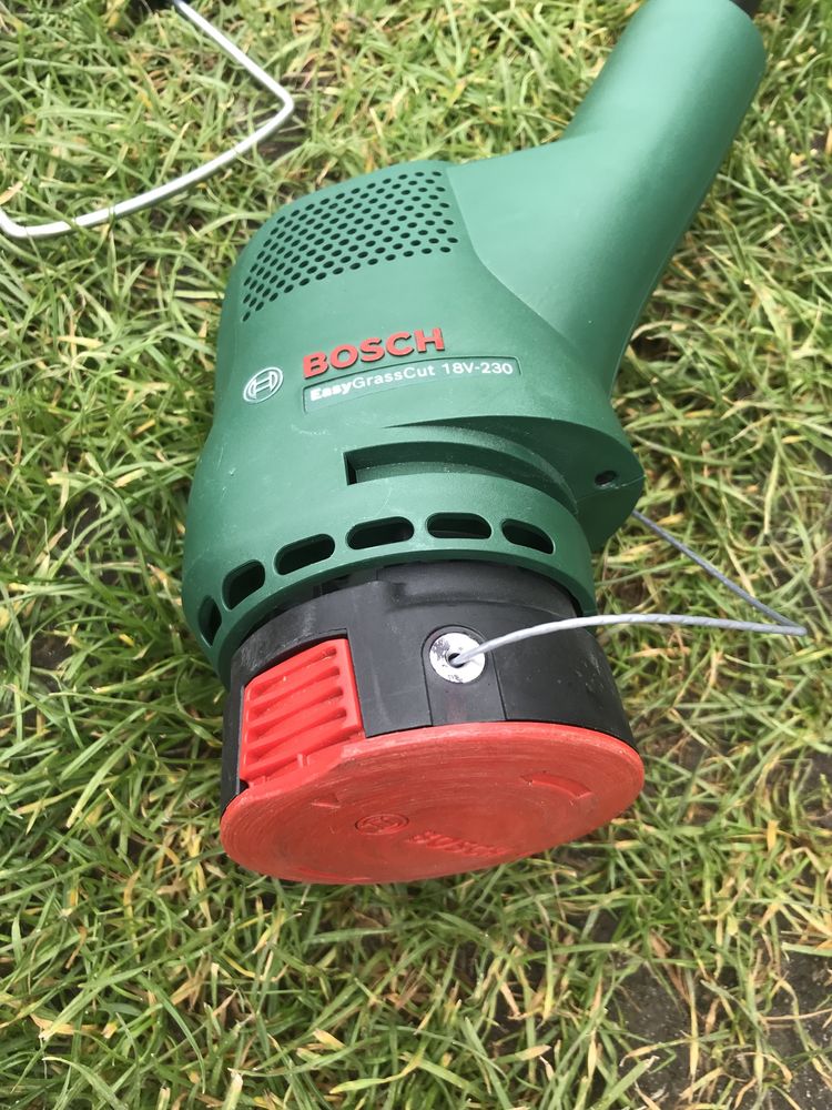 Акумуляторний тример Bosch EasyGrassCut 18V-230 з Англії