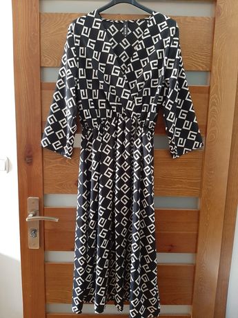 Sukienka elegancka na gumce 38-40 czarny ecru new collection