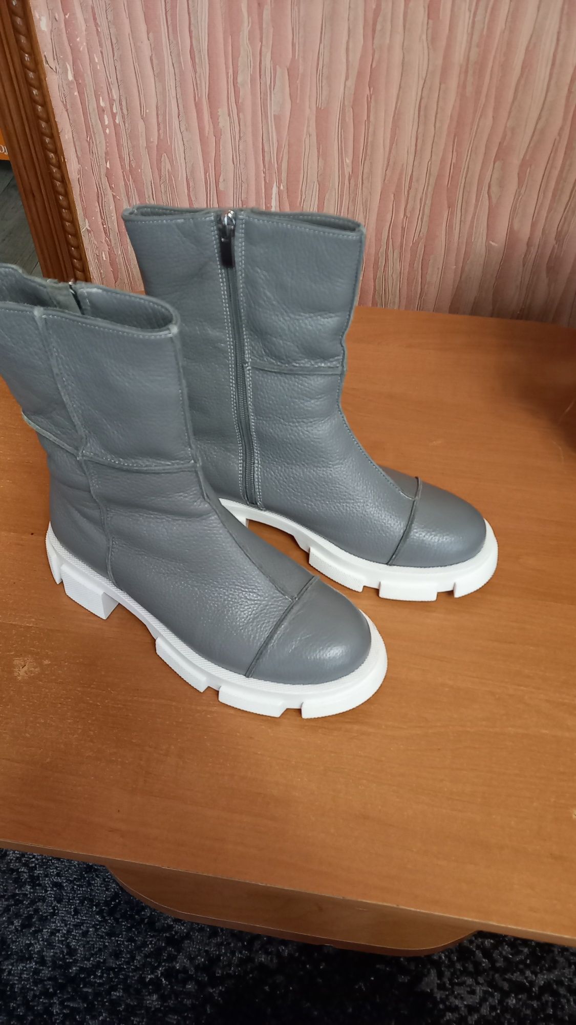 Продам жіночі сапожки