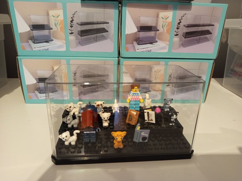 Gablotka wystawka na minifigurki kompatybilna z lego