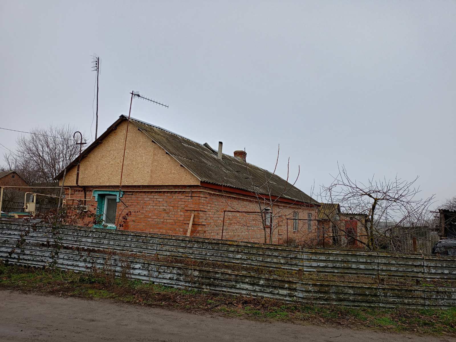 Продам будинок в центрі села