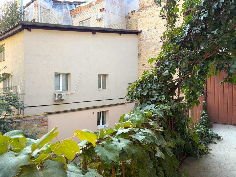 Продаж 2 кім квартира 72 м2, вул. Пекарська, м. Львів