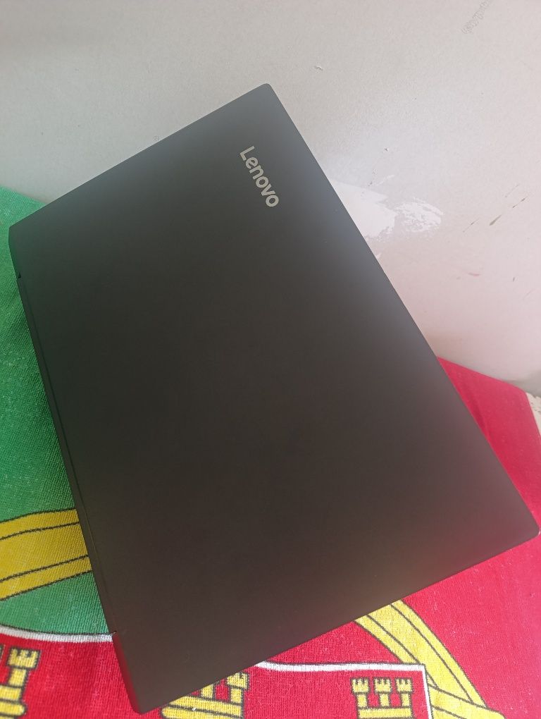 Lenovo V110 (i3-6005u - 8GB DDR4 - 250GB ROM)