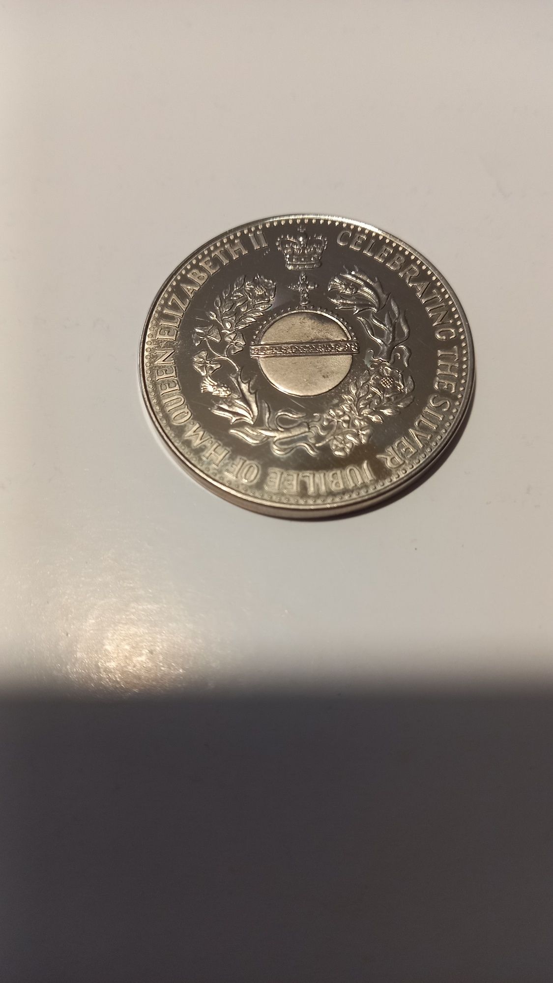 Юбилейная редкая Queen Elizabeth ll jubilee crown coin 1952-1977 silve