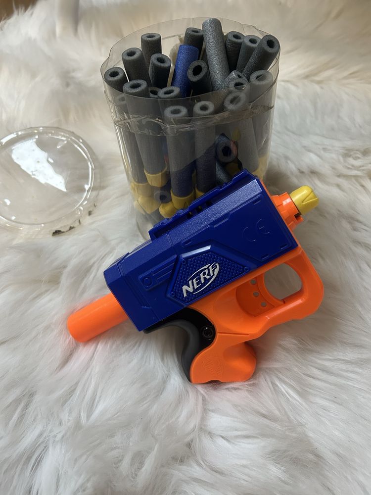 Pistolet Nerf + zestaw strzałek piankowych