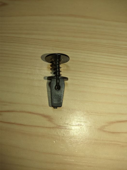 Клипса с  саморезом Volkswagen