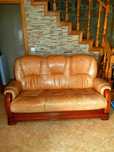Sofa em couro e madeira