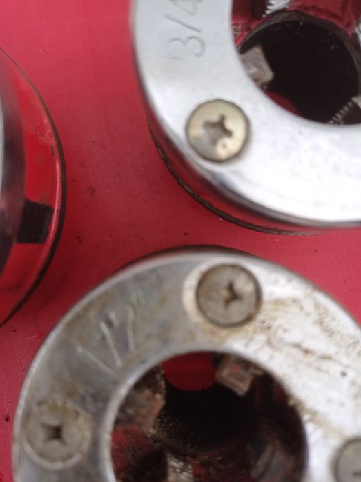 Tarrachas para tubo metálico