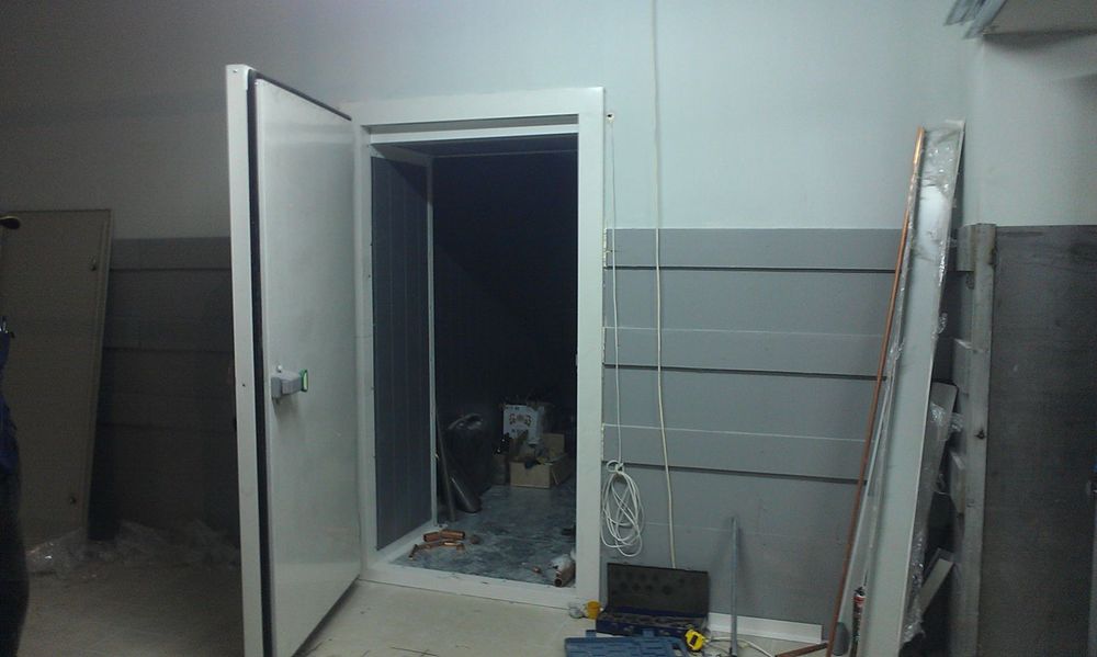 Двері в морозильну камеру