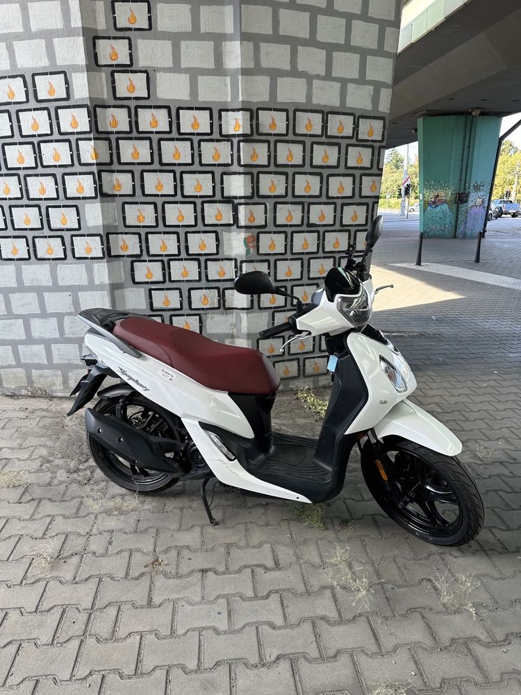 Skuter skutery wynajem wypożyczalnia holiday scooter rental