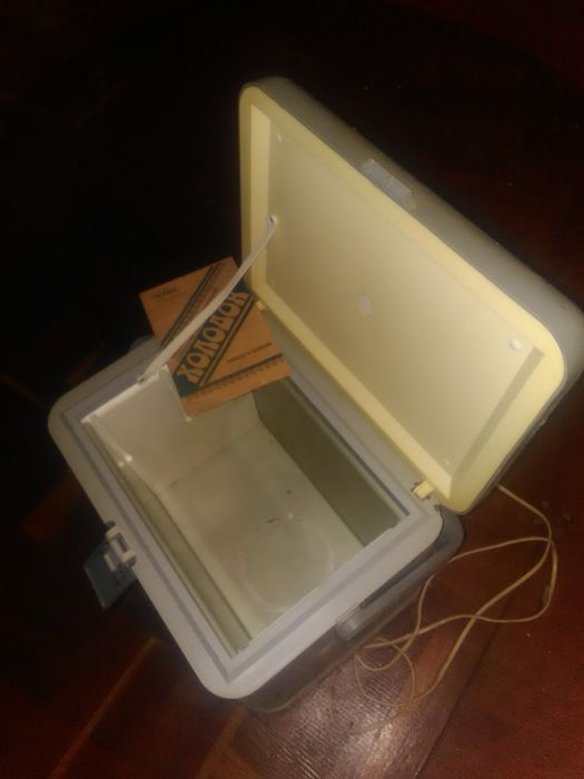 Автомобільний холодильник