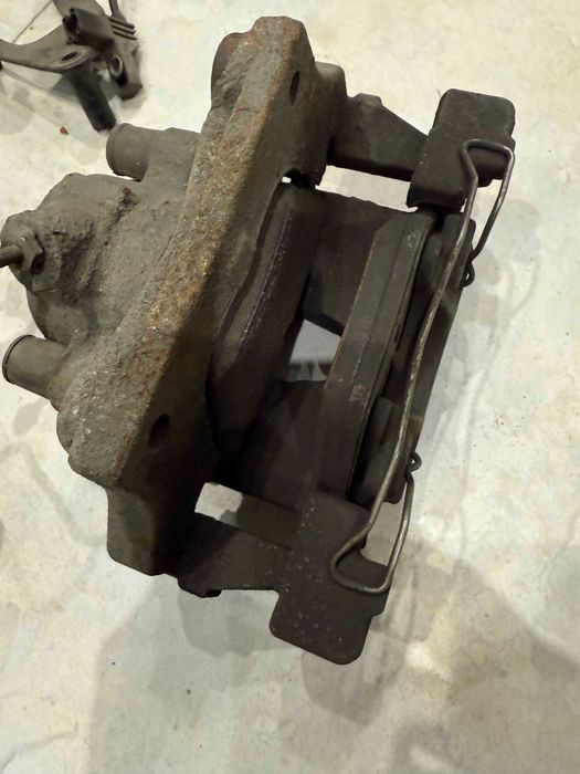 передні супорта w211 3.0 4matic