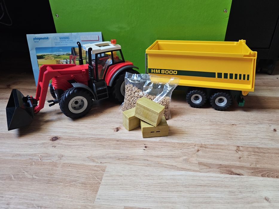 Traktor z przyczepką - playmobil