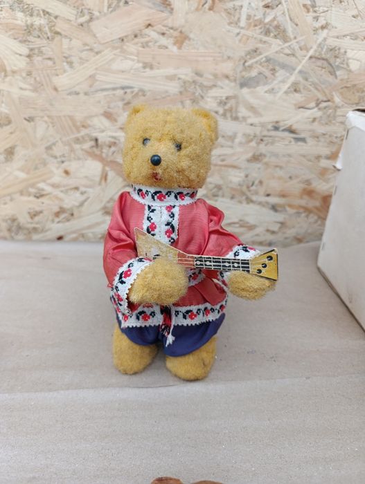 Советская механическая заводная игрушка медведь с балалайкой СССР