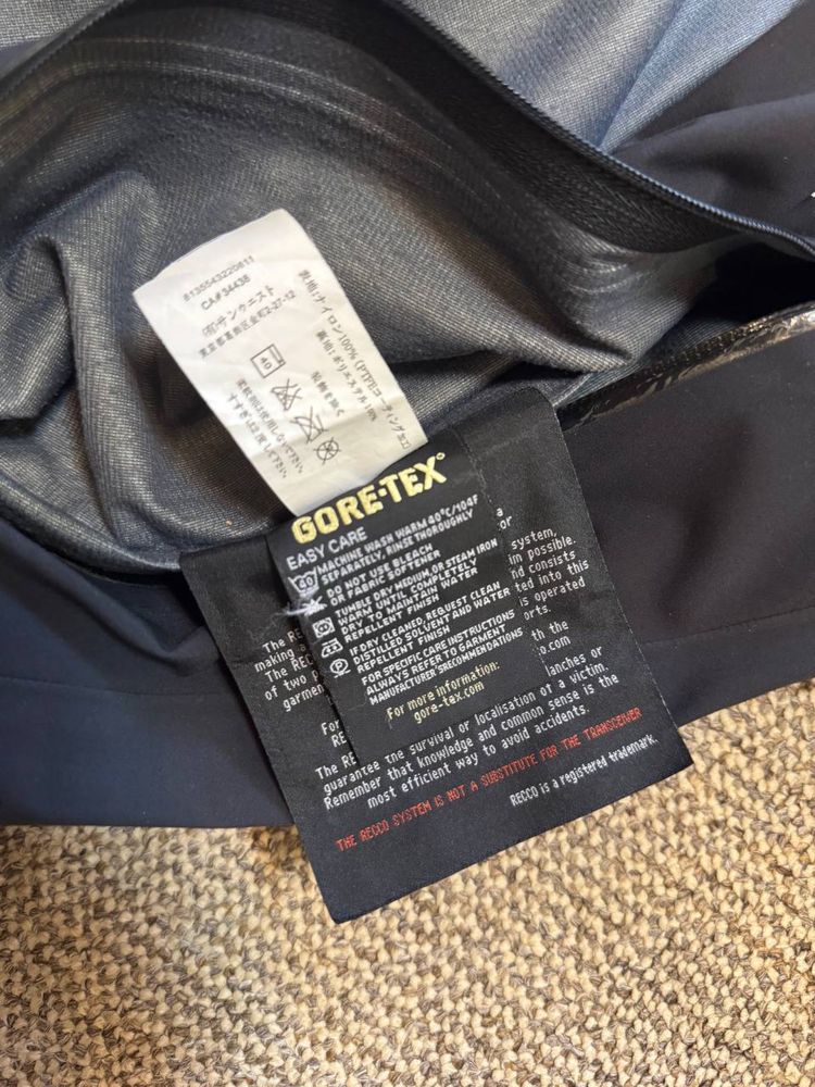 Arc'teryx Men's Gore-Tex Jacket with RECCO