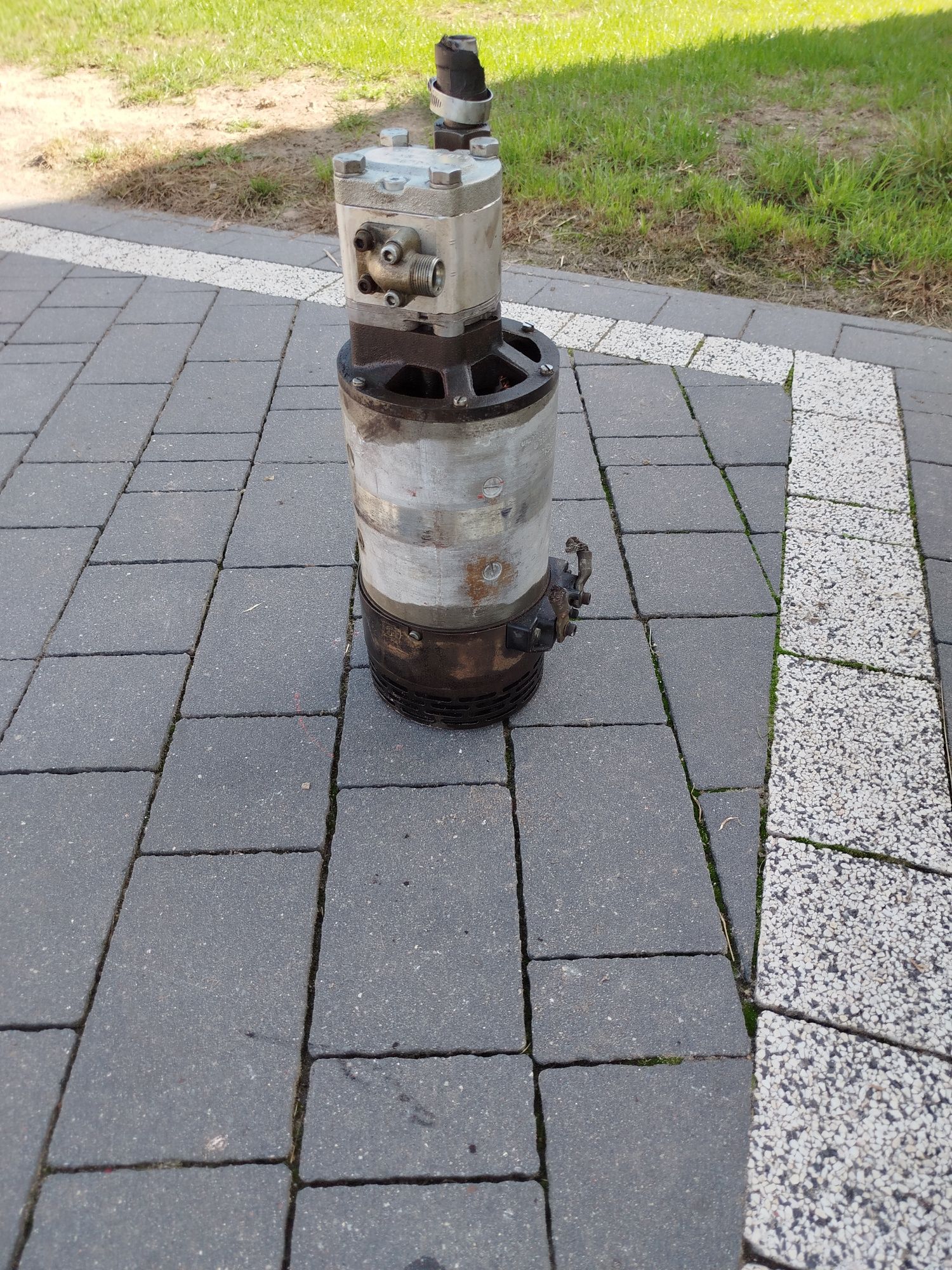 Sprzedam pompę hydrauliczną Bosch