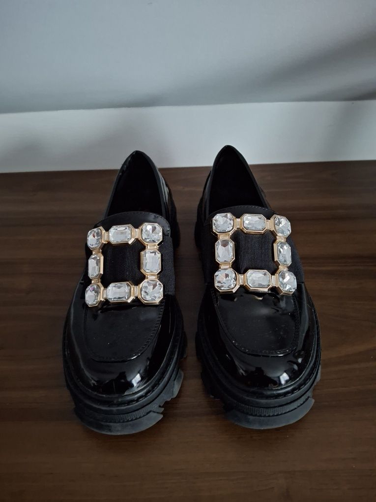 Buty damskie lakierowane