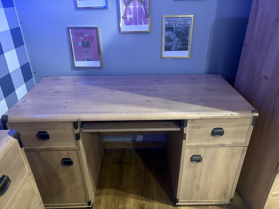 biurko mlodziezowe drewniane