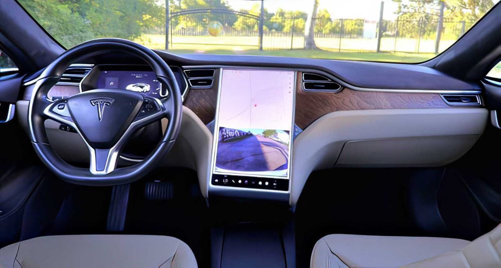 Tesla Model S      2016