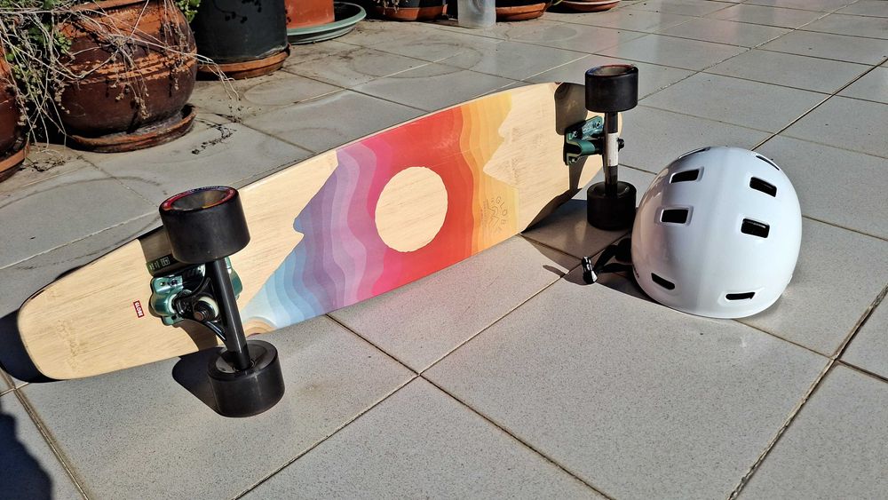 Stylish Longboard marca Globe oferta capacete
